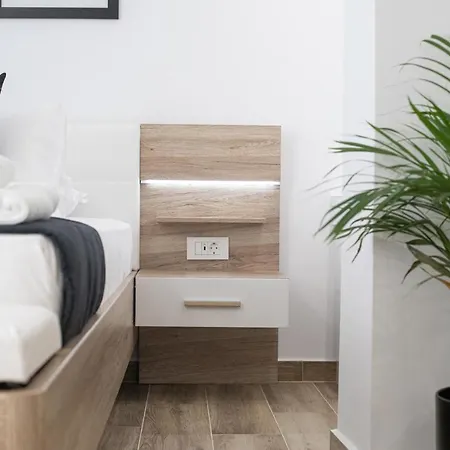 Sandra's Luxury * Tolón