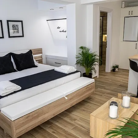 Sandra's Luxury Tolón