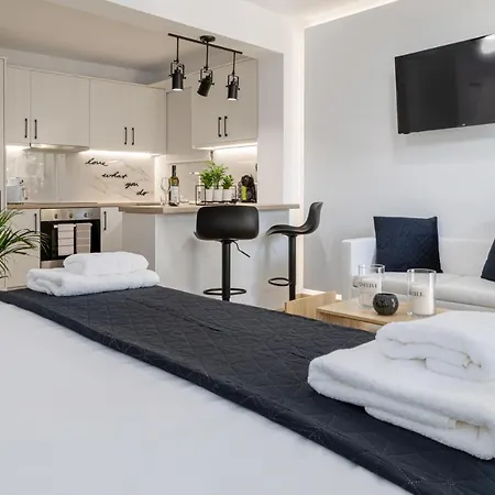 Sandra's Luxury Tolón